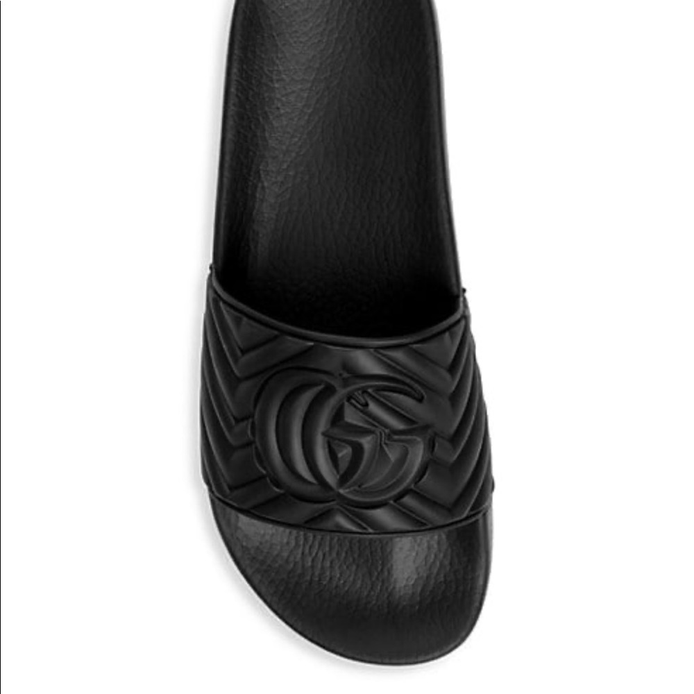 Matelasse rubber slide